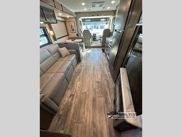 Used 2021 Thor Motor Coach Hurricane 35M image 8