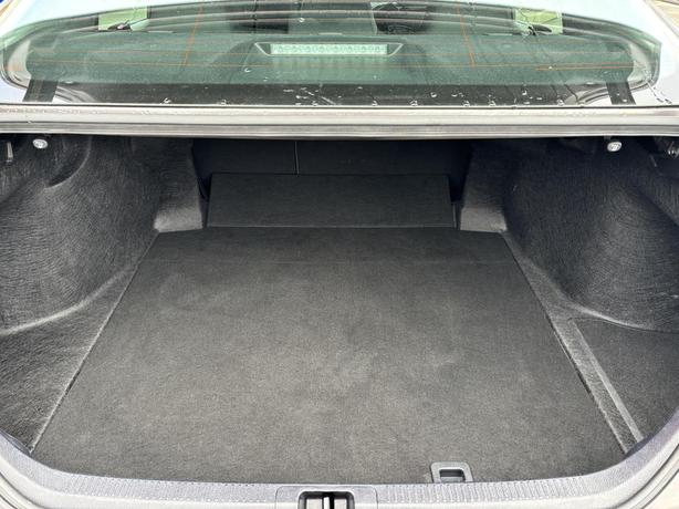 2023 Toyota Camry Hybrid Le image 8
