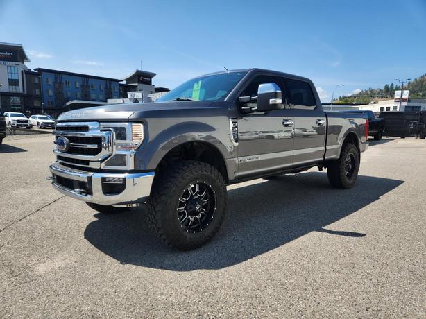 2022 Ford Super Duty F-350 SRW LARIAT image 1