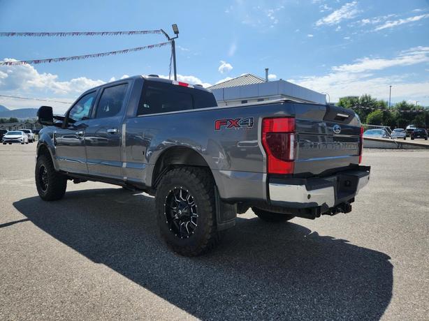 2022 Ford Super Duty F-350 SRW LARIAT image 3