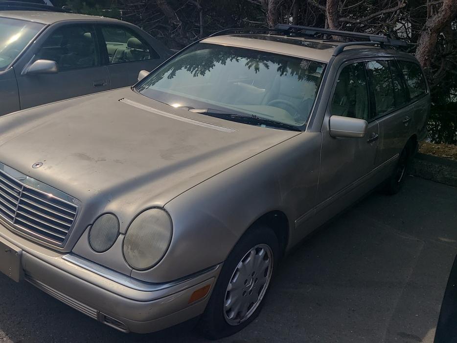 1999 Mercedes-Benz  E320 awd wagon AS TRADED display photo