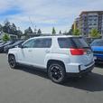 2017 GMC Terrain AWD 4dr SLT | No Reported Accidents! thumbnail image 4