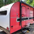 Used 2018 Winnebago Industries Towables Minnie Drop WD1790 thumbnail image 2