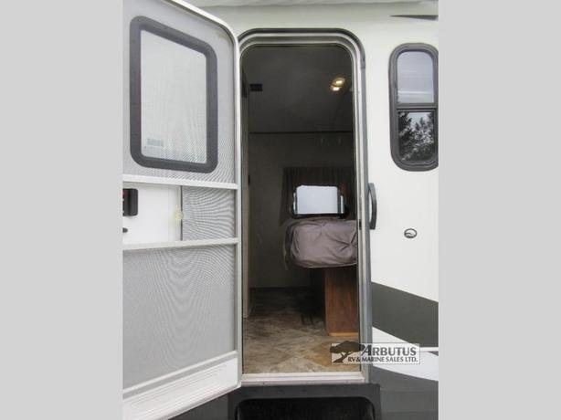 Used 2015 Outdoors RV Creek Side 26RLS image 8