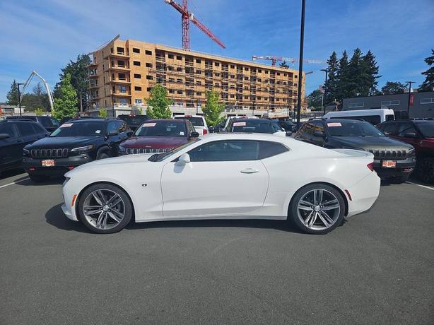 2017 Chevrolet Camaro 2dr Cpe 1LT | Back-Up Camera | Bluetooth Connect! image 3