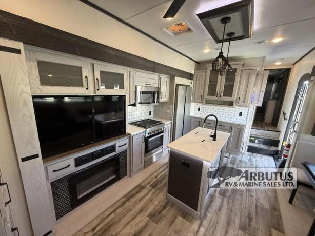 Used 2024 Keystone RV Montana High Country 381TB image 8