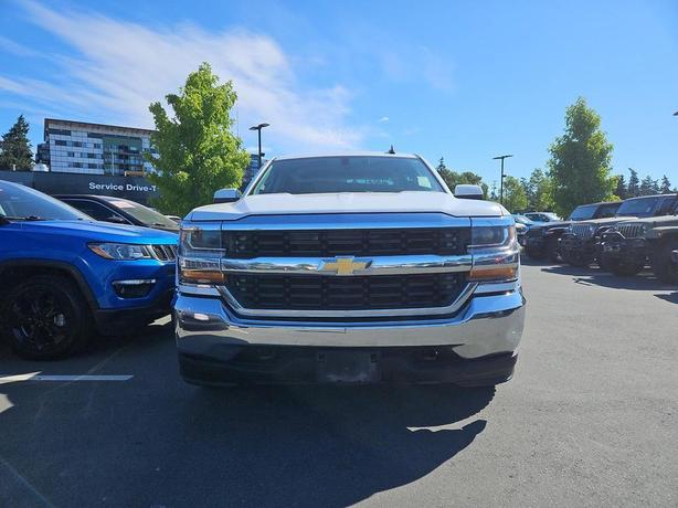 2017 Chevrolet Silverado 1500 LT | No Reported Accidents! image 2