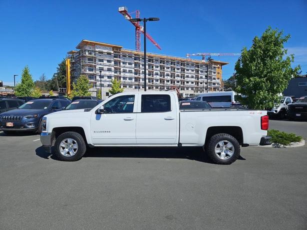 2017 Chevrolet Silverado 1500 LT | No Reported Accidents! image 3
