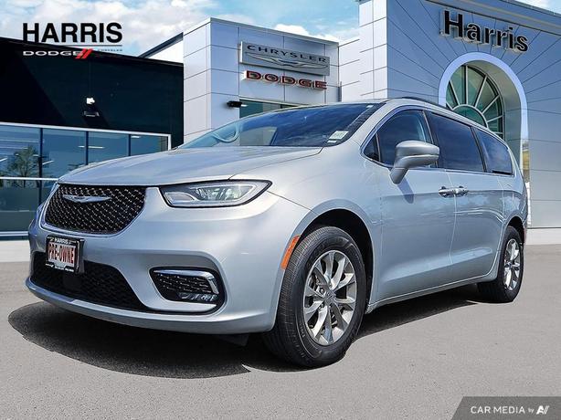 2022 Chrysler Pacifica Touring L AWD | No Reported Accidents | One Owner! image 1