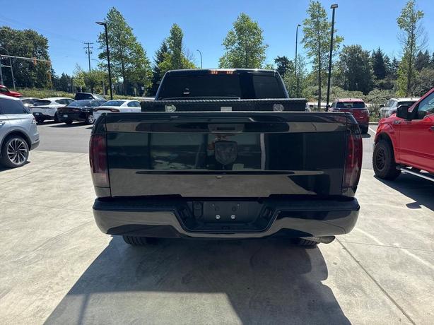 2021 RAM 1500 Classic Express 4x4 Crew Cab 5'7 Box | Cruise Control | Bluetooth  image 5