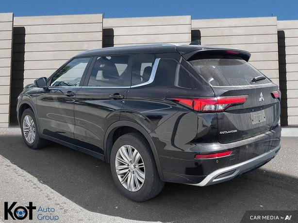 2024 Mitsubishi Outlander SE image 3
