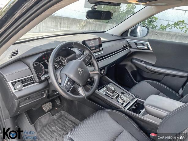 2024 Mitsubishi Outlander SE image 6