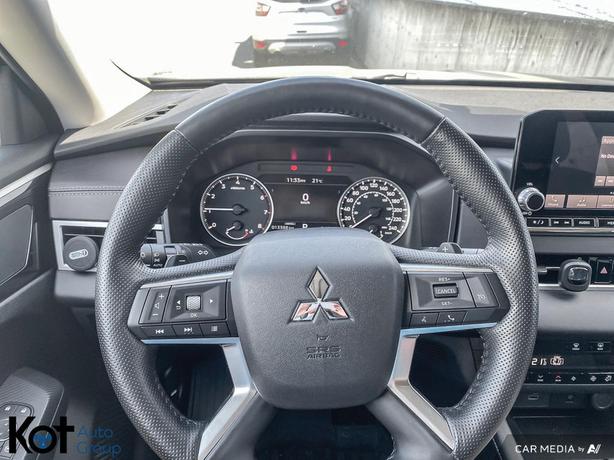 2024 Mitsubishi Outlander SE image 7