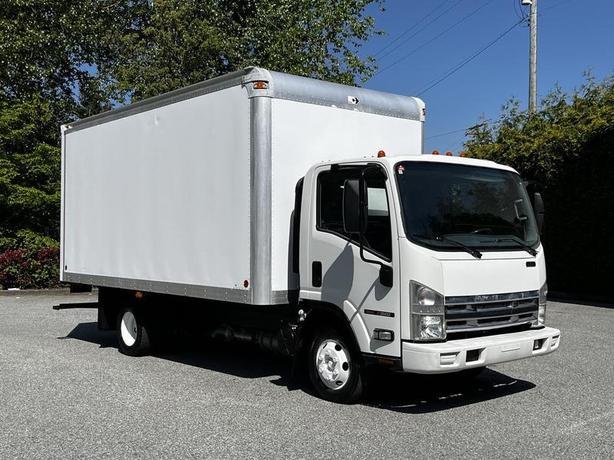2007 GMC W3500 16-Foot Cube Van Diesel with Loading Ramp image 1
