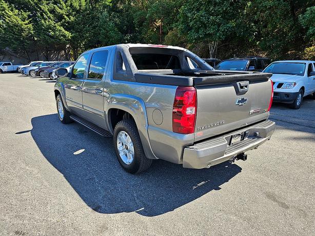 2007 Chevrolet  Avalanche LT w/2LT image 3