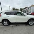 2017 Nissan Rogue thumbnail image 5