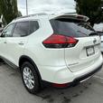 2017 Nissan Rogue thumbnail image 8