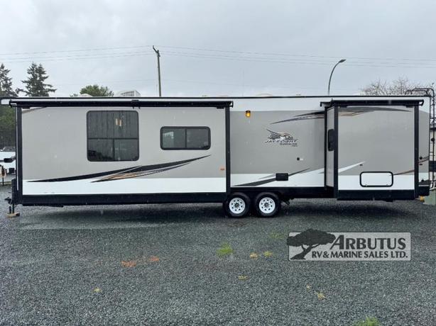 Used 2020 Jayco Jay Flight Bungalow 40FKDS image 4