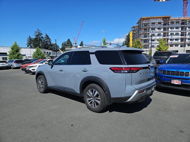 2023 Nissan Pathfinder SL | Remote Start | Power Liftgate! image 4