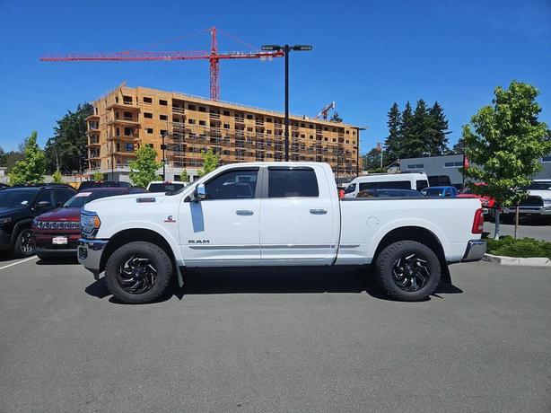2020 RAM 3500 Limited 4x4 Crew Cab 6'4 Box | Power Sunroof! image 3
