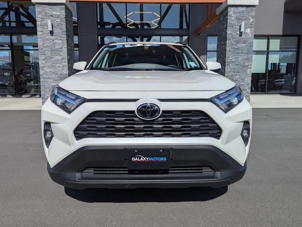 2022 Toyota RAV4 XLE - Sunroof, AWD, Heated Seats image 3