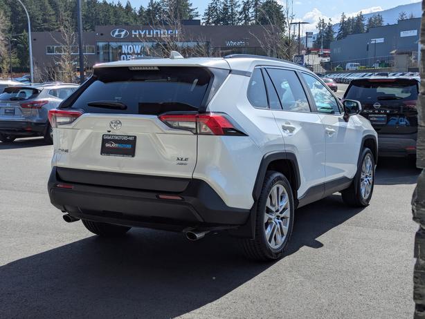 2022 Toyota RAV4 XLE - Sunroof, AWD, Heated Seats image 6