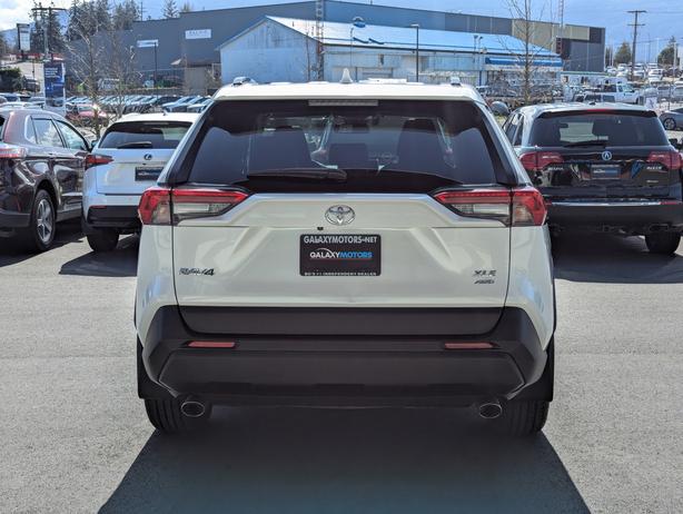 2022 Toyota RAV4 XLE - Sunroof, AWD, Heated Seats image 7