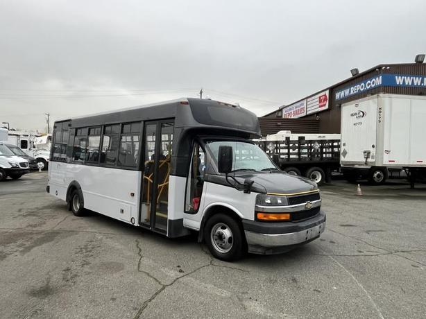 2017 Chevrolet Express G4500 21 Passenger Bus With Wheelchair Accessibility image 7