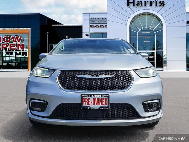 2022 Chrysler Pacifica Touring L AWD | No Reported Accidents | One Owner! image 2