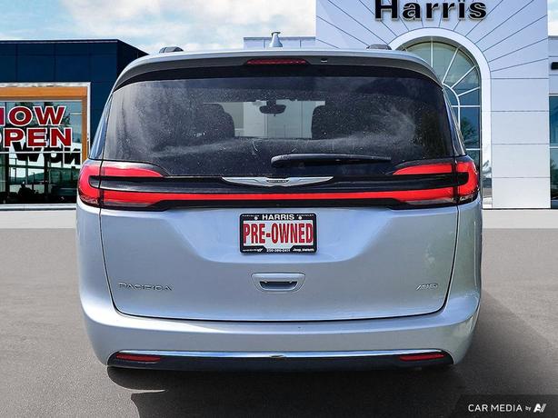 2022 Chrysler Pacifica Touring L AWD | No Reported Accidents | One Owner! image 5