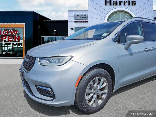 2022 Chrysler Pacifica Touring L AWD | No Reported Accidents | One Owner! image 8