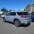 2023 Nissan Pathfinder SL | Remote Start | Power Liftgate! thumbnail image 4