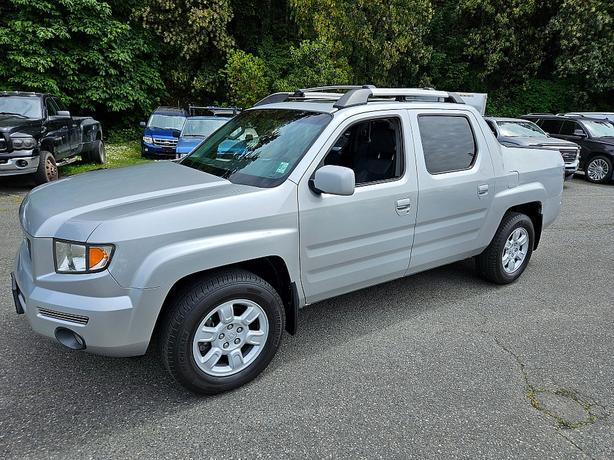 2006 Honda  Ridgeline RTL with MOONROOF image 5