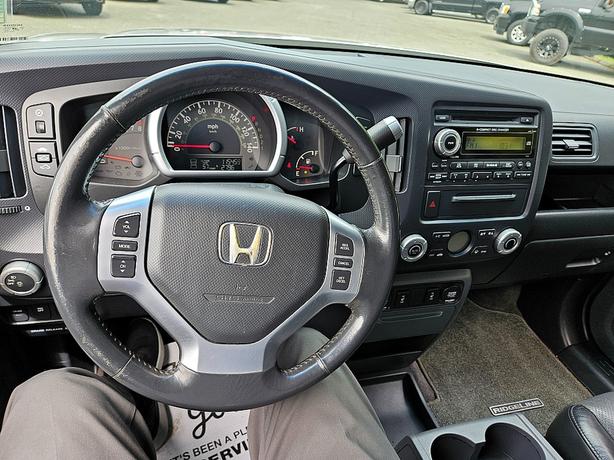 2006 Honda  Ridgeline RTL with MOONROOF image 8