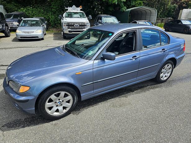 2002 BMW  325xi image 2