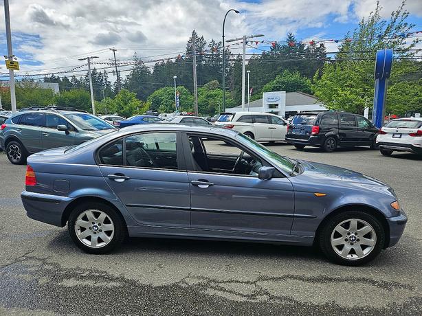 2002 BMW  325xi image 4