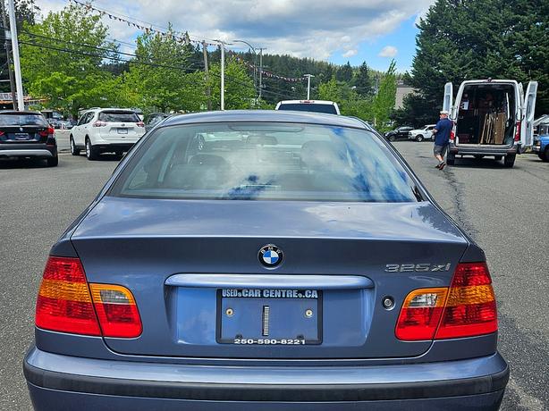 2002 BMW  325xi image 5