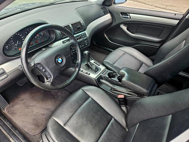 2002 BMW  325xi image 6