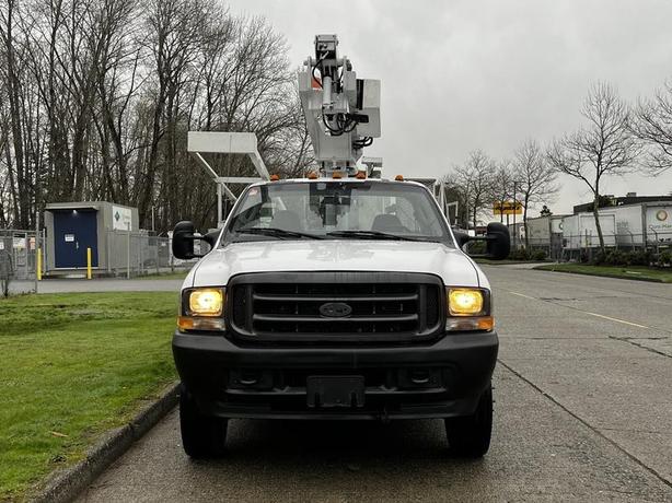 2004 Ford F-450 SD Bucket  Truck  2WD image 3