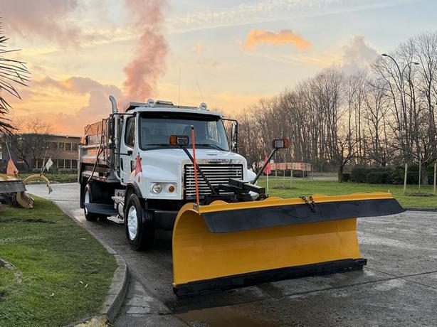 2006 Freightliner M2 106 Plow Truck With Sander Diesel With air Brakes image 2