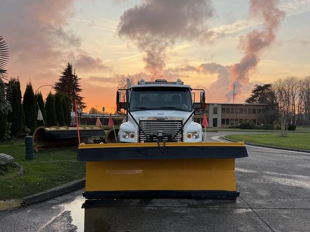 2006 Freightliner M2 106 Plow Truck With Sander Diesel With air Brakes image 3