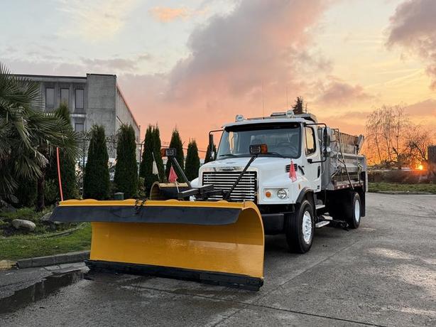 2006 Freightliner M2 106 Plow Truck With Sander Diesel With air Brakes image 4