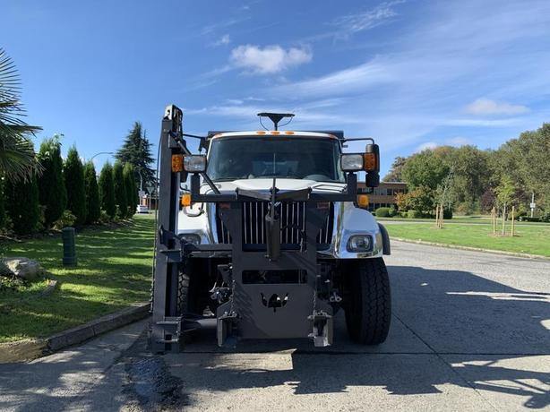 2007 International 7300 Dump Truck With Plow and Spreader Diesel image 3