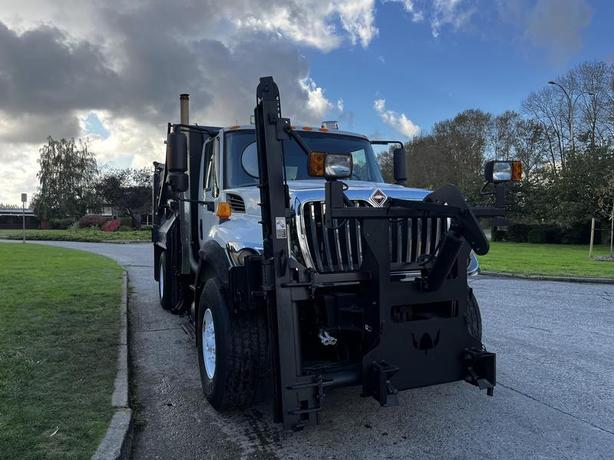 2011 International 7300 Dump Truck With Plow and Spreader Diesel image 2