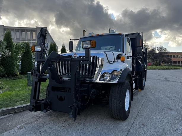 2011 International 7300 Dump Truck With Plow and Spreader Diesel image 4