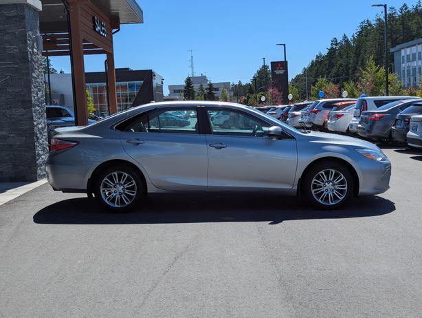 2015 Toyota Camry LE - Low KMs, Satellite Radio, Power Seat image 5