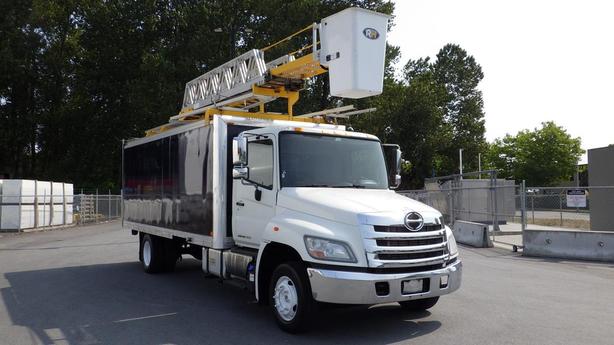 2013 Hino 268 Cube Van With  Bucket 3 Seater Diesel image 2