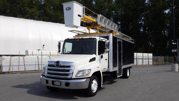 2013 Hino 268 Cube Van With  Bucket 3 Seater Diesel image 4