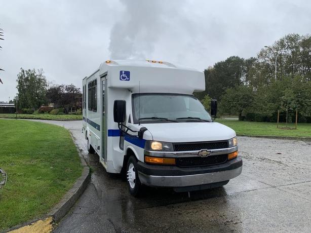 2015 Chevrolet Express G4500 11 Passenger Wheelchair Accessible Shuttle Bus image 3