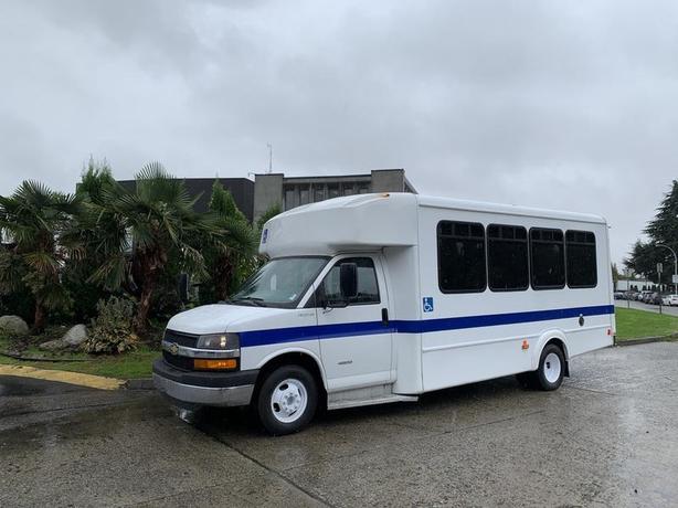 2015 Chevrolet Express G4500 11 Passenger Wheelchair Accessible Shuttle Bus image 6